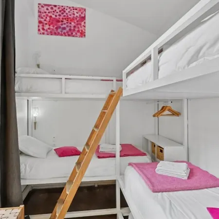 舍曼韦尔顶楼公寓 *